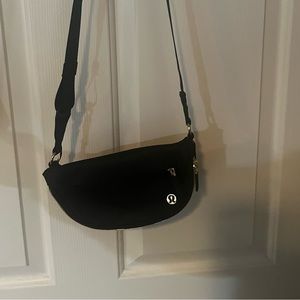 Lululemon All night festival bag 2L like new black with gold hardware